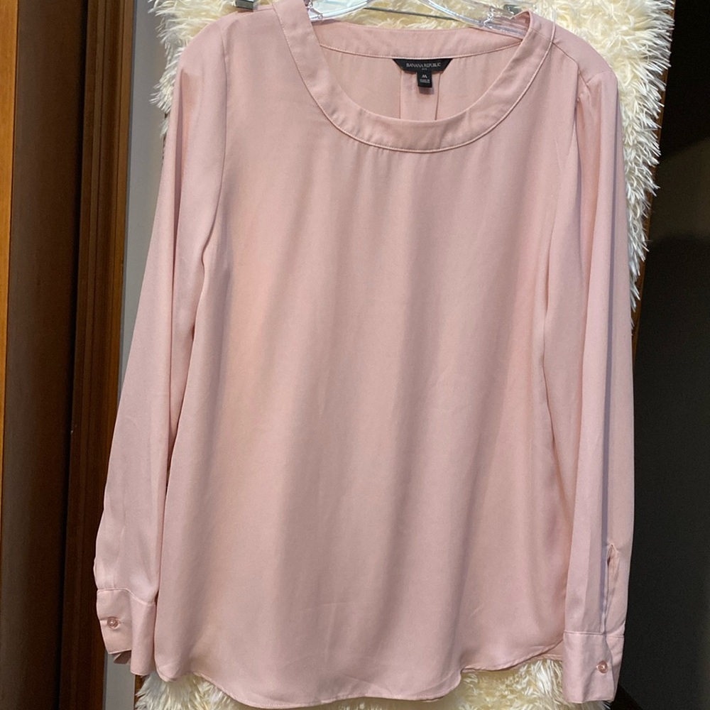 Banana Republic Women’s Chiffon Round Neck Long Sleeve Blouse. Size M